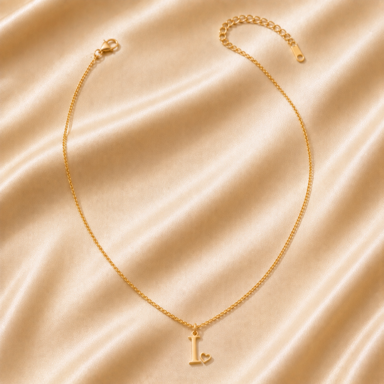 Collier Initiale Amour — Lettre et Cœur Dorés
