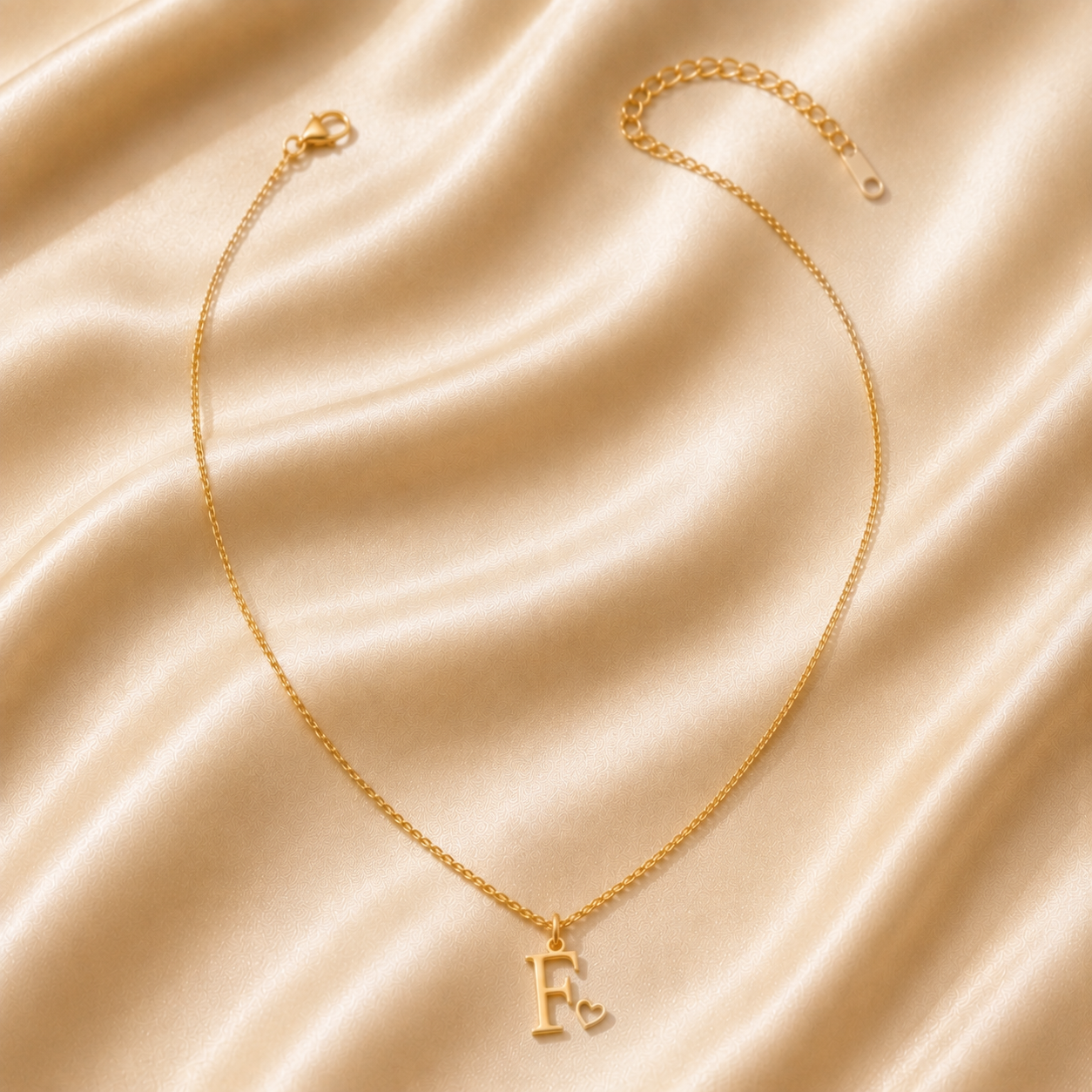 Collier Initiale Amour — Lettre et Cœur Dorés