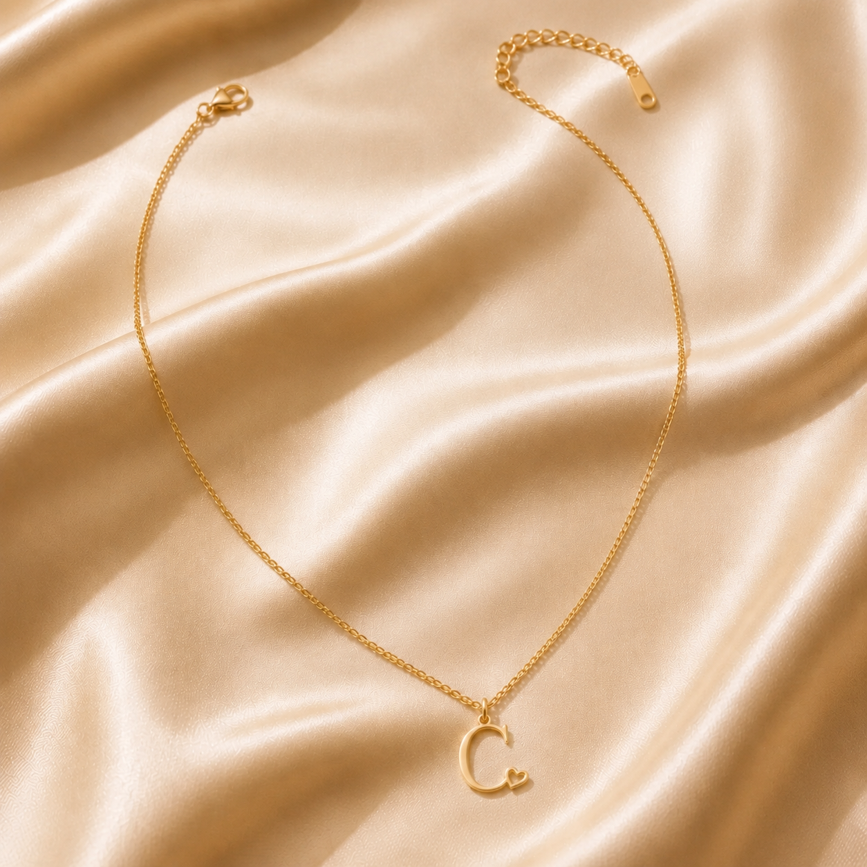 Collier Initiale Amour — Lettre et Cœur Dorés