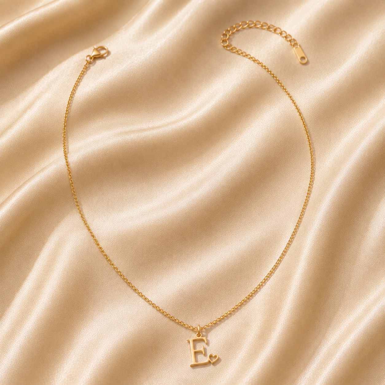 Collier Initiale Amour — Lettre et Cœur Dorés
