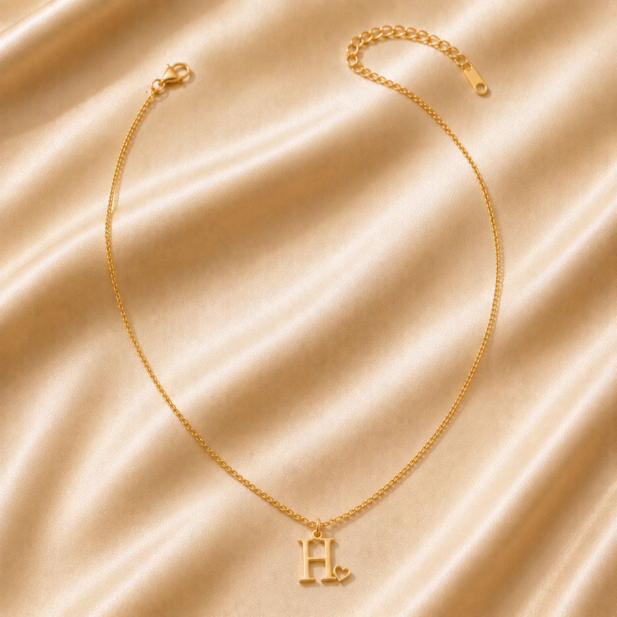 Collier Initiale Amour — Lettre et Cœur Dorés