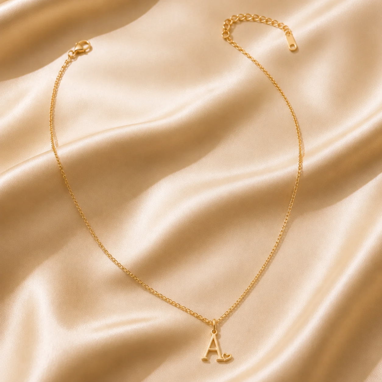 Collier Initiale Amour — Lettre et Cœur Dorés