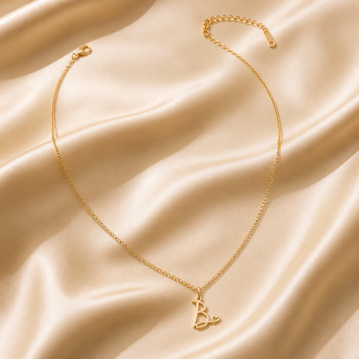 Collier Initiale Amour — Lettre et Cœur Dorés