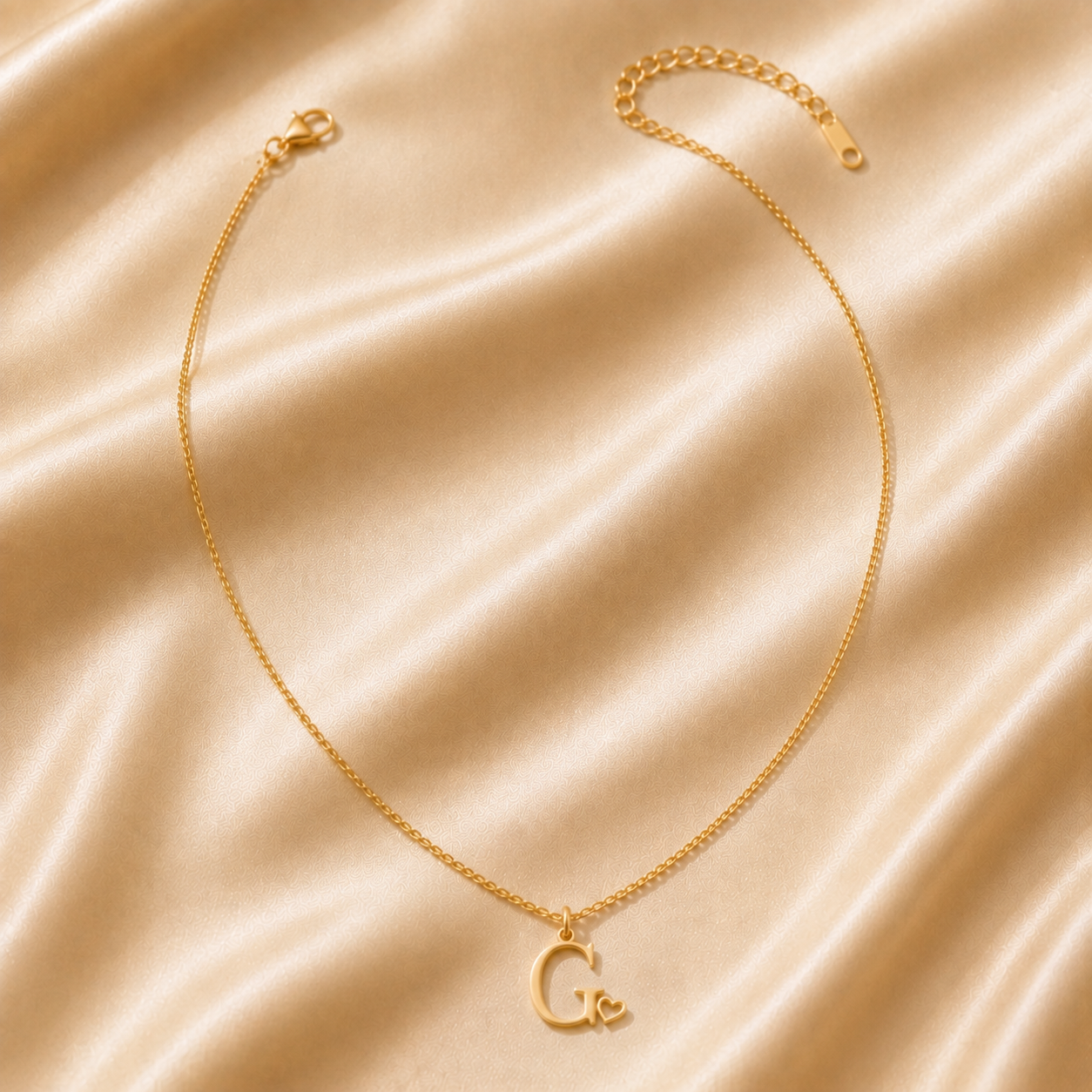 Collier Initiale Amour — Lettre et Cœur Dorés